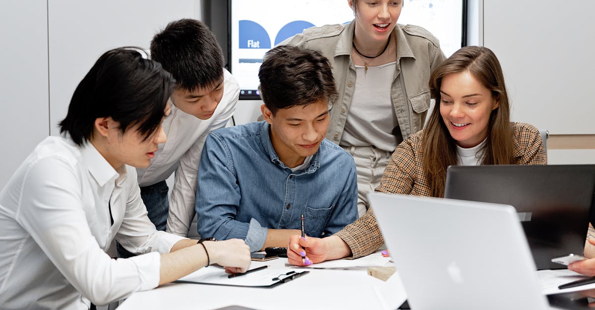 如何检测并防御技术支持辅助的侵入发动攻击行为？